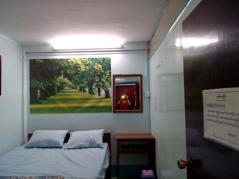 Chan Myae Thar Guest House Rangoon Buitenkant foto