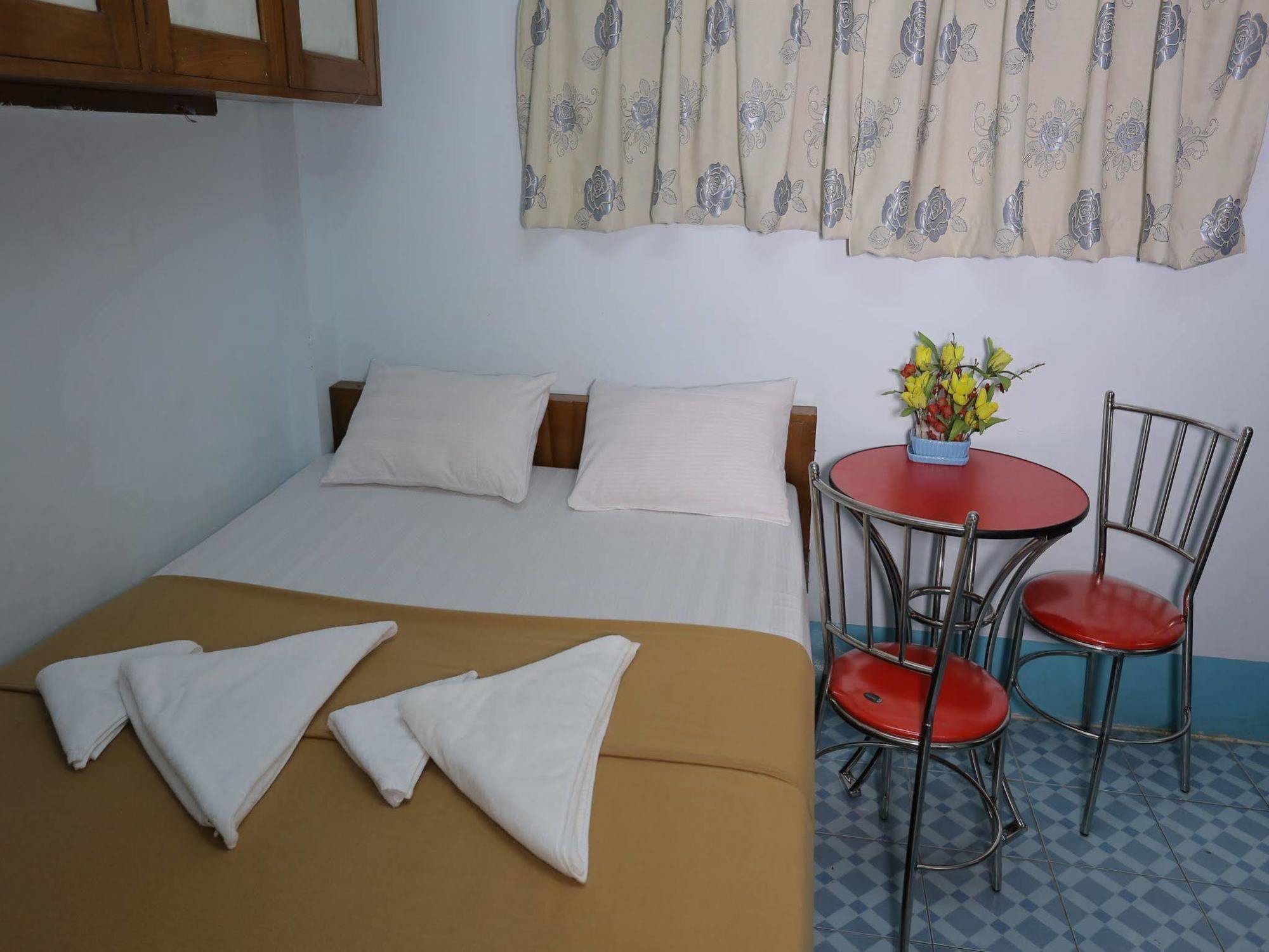 Chan Myae Thar Guest House Rangoon Buitenkant foto